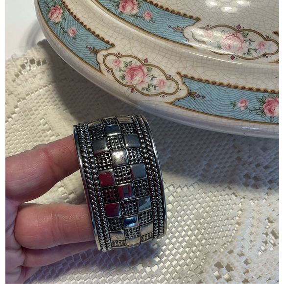Vintage Silver Bangle Bracelet Cute Design 1990’s 🌸🌿 - Picture 1 of 15